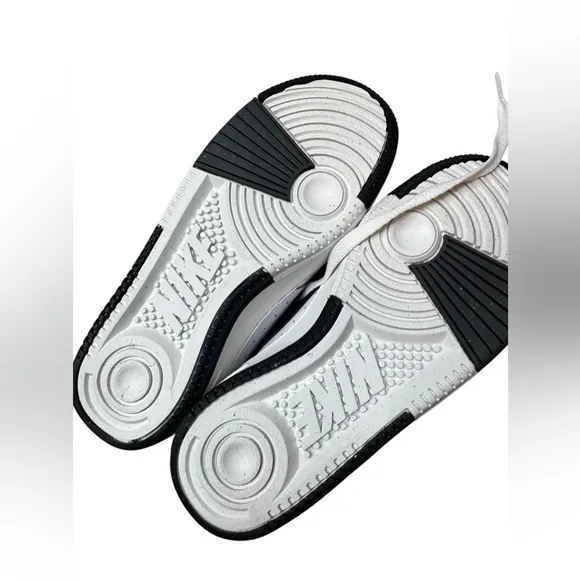 NWB Nike GAMMA Force White/Black Sneakers size 6