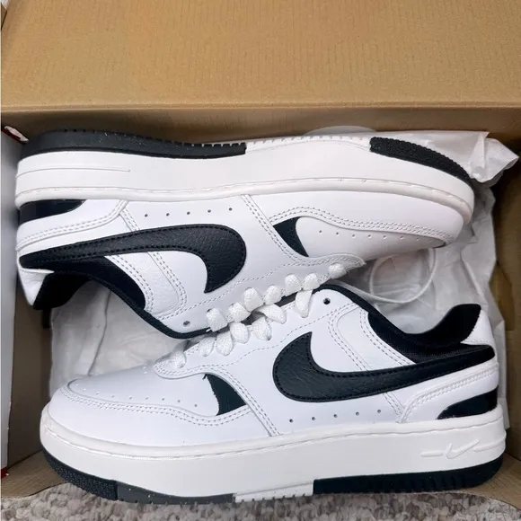 NWB Nike GAMMA Force White/Black Sneakers size 6