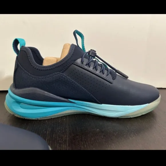 NWOB Clove Classic Sneakers Nursing Limited Edition Navy/Aqua/Teal Size W8.5/M7