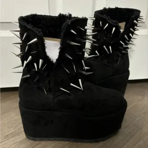 NWOB Dolls Kill / Widow Thorny Tales Winter Boots