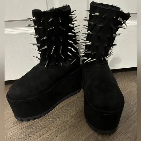 NWOB Dolls Kill / Widow Thorny Tales Winter Boots