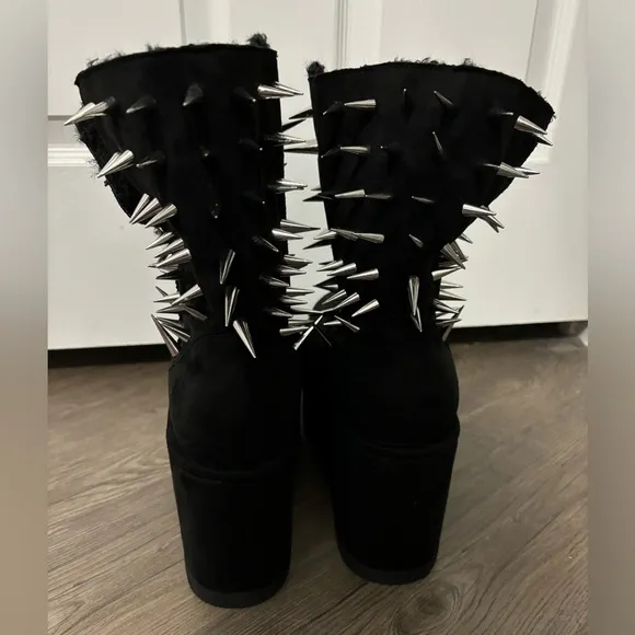 NWOB Dolls Kill / Widow Thorny Tales Winter Boots