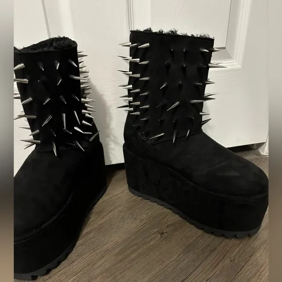 NWOB Dolls Kill / Widow Thorny Tales Winter Boots
