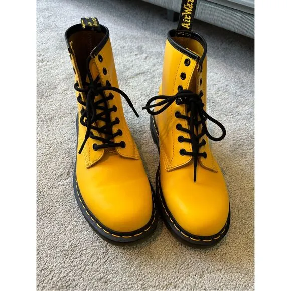 NWOB Dr Marten 1460 SMOOTH LEATHER LACE UP BOOTS, Sz 10 $150