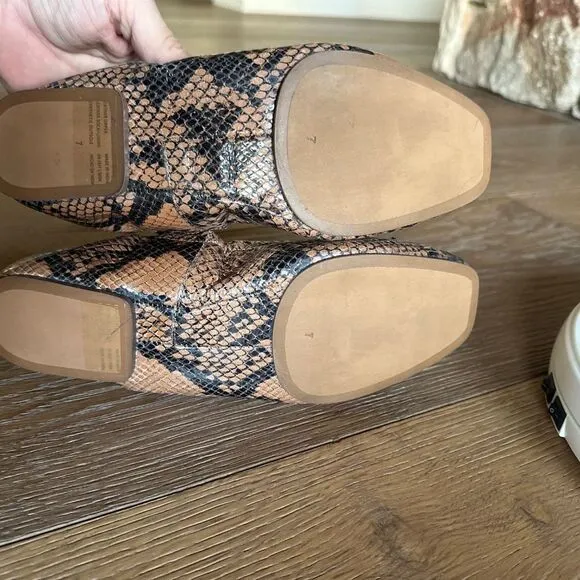 NWOB SEYCHELLES Breathless Flat In Snake