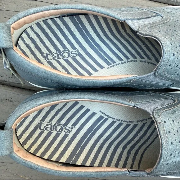 NWOB Taos Court perforated leather slip on shoes size 10