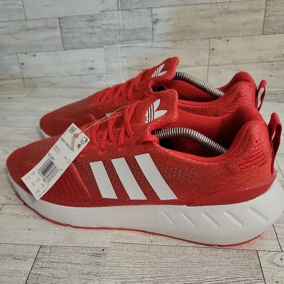 NWOT‎ Adidas Swift Run 22 Sneakers Mens Size 11 Red White Athletic Shoes