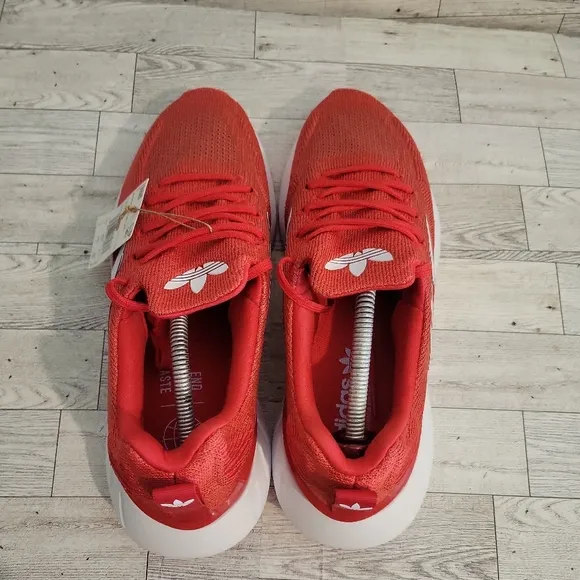 NWOT‎ Adidas Swift Run 22 Sneakers Mens Size 11 Red White Athletic Shoes