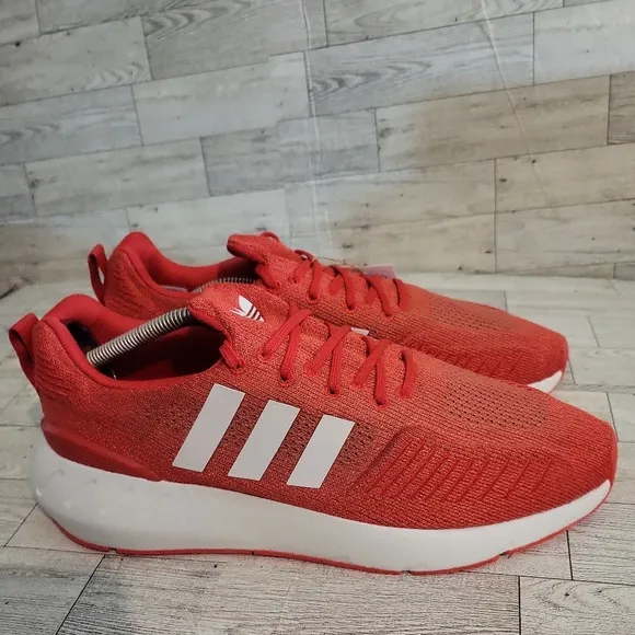 NWOT‎ Adidas Swift Run 22 Sneakers Mens Size 11 Red White Athletic Shoes