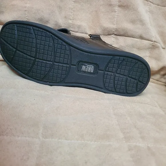 NWOT Drew Rose Women's Mary Jane Shoes