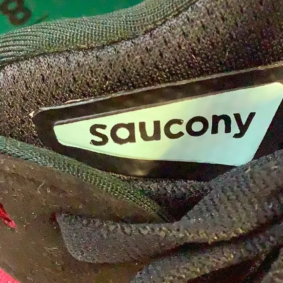 NWOT saucony Magenta &amp; Black Athletic Sneakers Size 8