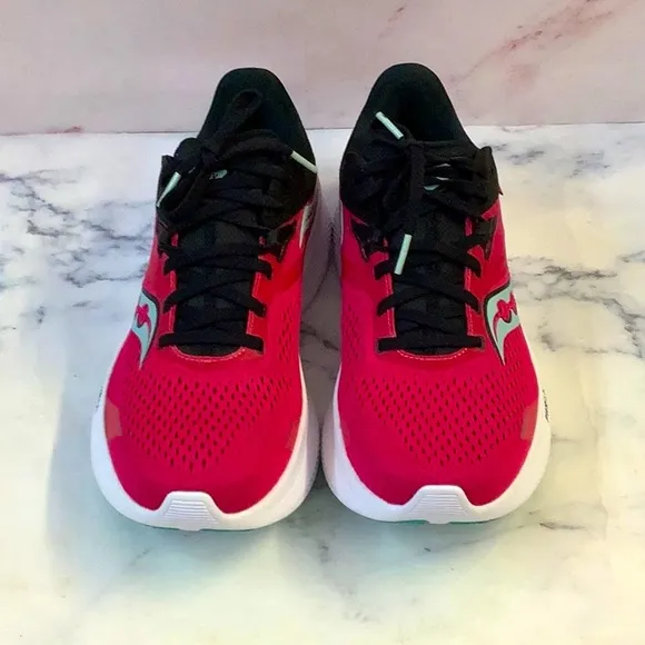NWOT saucony Magenta &amp; Black Athletic Sneakers Size 8