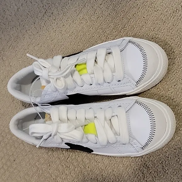 NWOT Womens Nike Low Blazer 77, White and Black Sneakers