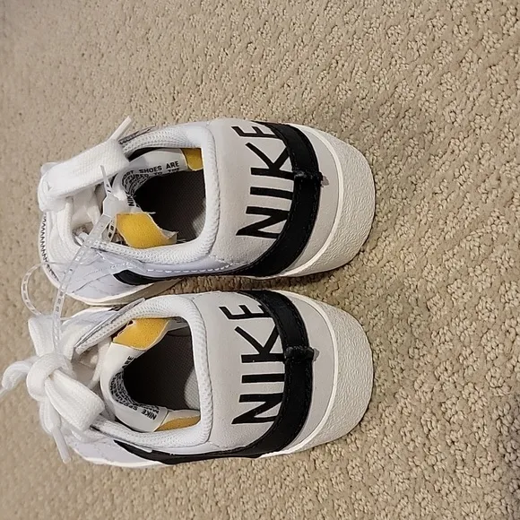 NWOT Womens Nike Low Blazer 77, White and Black Sneakers