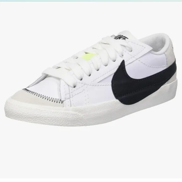 NWOT Womens Nike Low Blazer 77, White and Black Sneakers