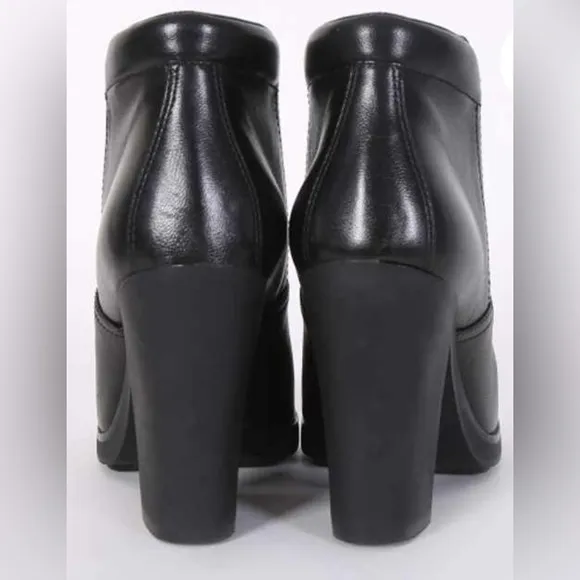 NWOT Y2K unworn Prada boots