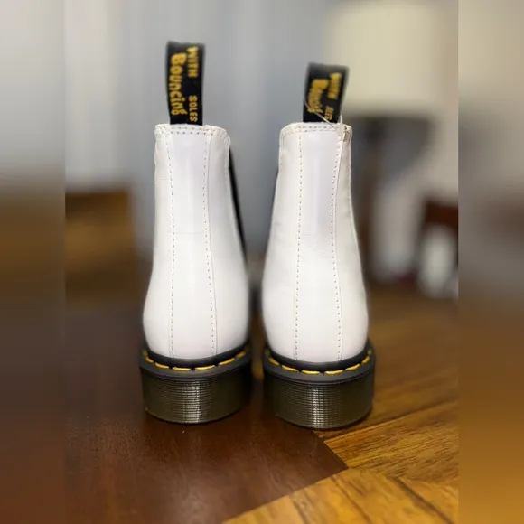 NWT 2976 YELLOW STITCH SMOOTH LEATHER CHELSEA BOOTS size 9