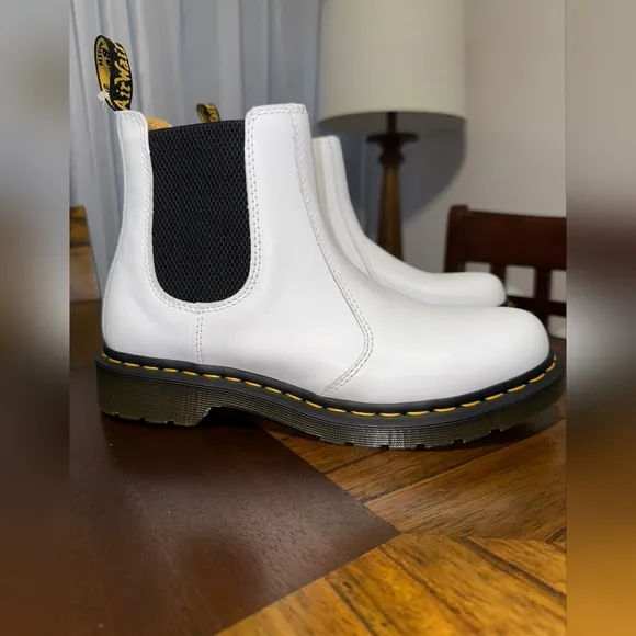 NWT 2976 YELLOW STITCH SMOOTH LEATHER CHELSEA BOOTS size 9