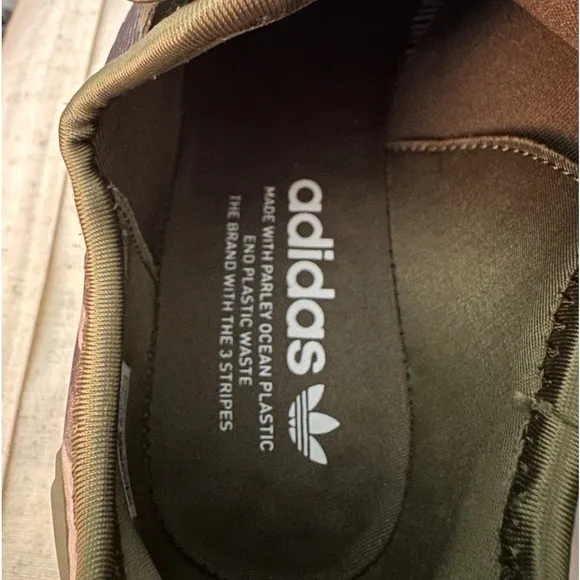 NWT Adidas Men's Originals size 7 NMD R1 Sneakers. Olive Strata/Camo colorway