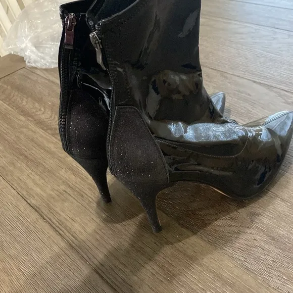 NWT BURJU Savage Ankle Closed Pointed Toe Wet Look With Sparkle Heel 15