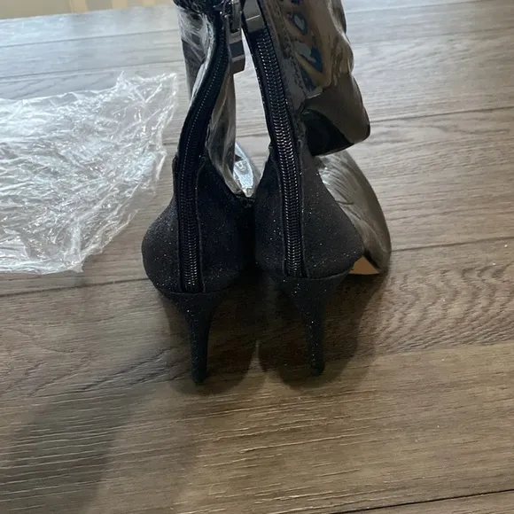 NWT BURJU Savage Ankle Closed Pointed Toe Wet Look With Sparkle Heel | 15