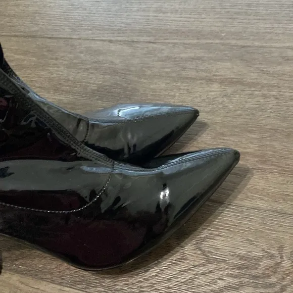 NWT BURJU Savage Ankle Closed Pointed Toe Wet Look With Sparkle Heel 15