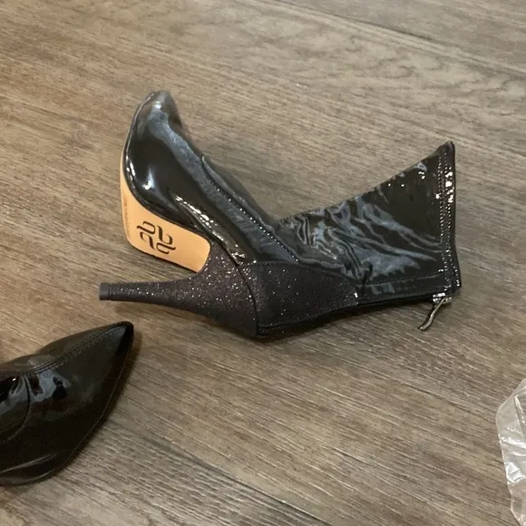 NWT BURJU Savage Ankle Closed Pointed Toe Wet Look With Sparkle Heel size 5