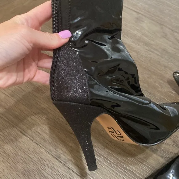 NWT BURJU Savage Ankle Closed Pointed Toe Wet Look With Sparkle Heel size 5