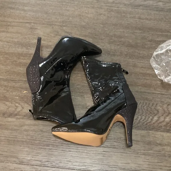 NWT BURJU Savage Ankle Closed Pointed Toe Wet Look With Sparkle Heel size 5