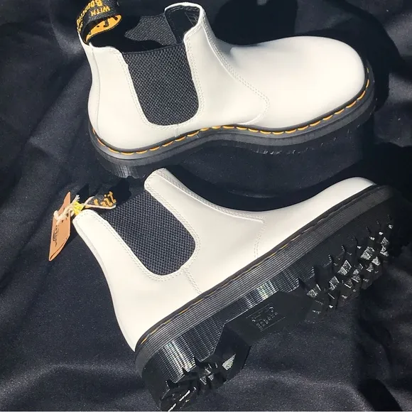 NWT Dr Marten 2976 Smooth Leather Quad/Platform Chelsea Boots