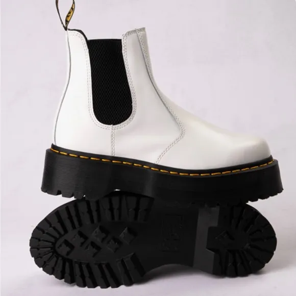 NWT Dr Marten 2976 Smooth Leather Quad/Platform Chelsea Boots