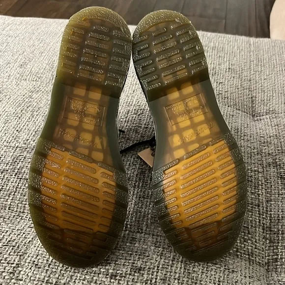NWT DR MARTENS 1460 Smooth Leather Lace Up Boots!