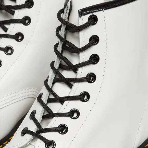 NWT DR MARTENS 1460 Smooth Leather Lace Up Boots!