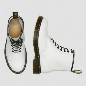 NWT DR MARTENS 1460 Smooth Leather Lace Up Boots!