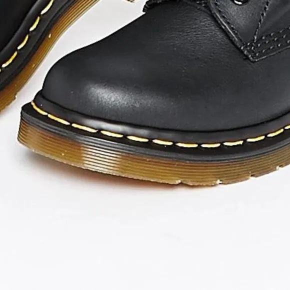 NWT Dr Martens Pascal 8 Eye Boots 5