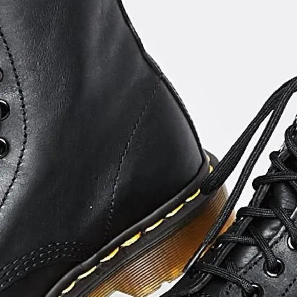NWT Dr Martens Pascal 8 Eye Boots 5