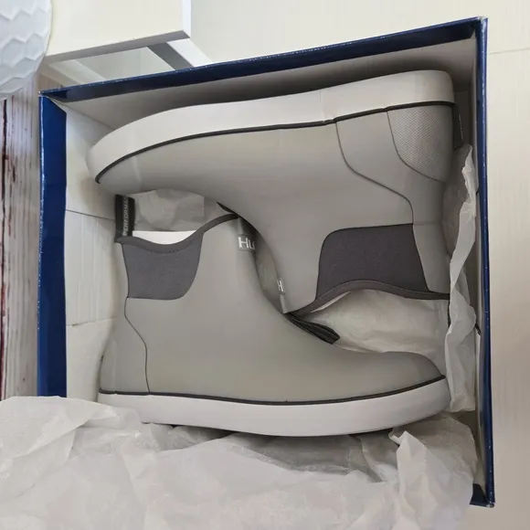 NWT Huk Mens Rogue Wave Boots