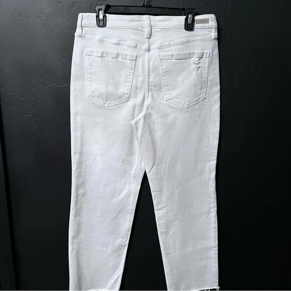 NWT Liverpool: Crop KennedyStraight Cut Hem Size: 10/30 Color:White