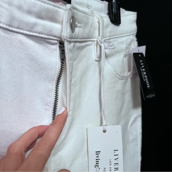 NWT Liverpool: Crop KennedyStraight Cut Hem Size: 10/30 Color:White