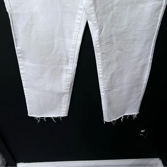 NWT Liverpool: Crop KennedyStraight Cut Hem Size: 10/30 Color:White