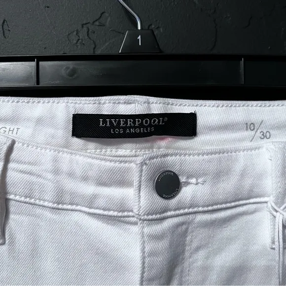 NWT Liverpool: Crop KennedyStraight Cut Hem Size: 10/30 Color:White