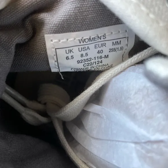 NWT Palladium Pampa HI Women’s White High-Top Sneaker/Boots