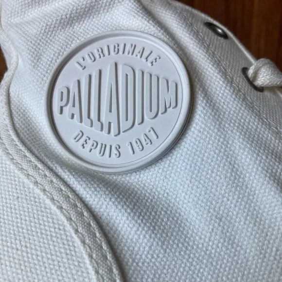 NWT Palladium Pampa HI Women’s White High-Top Sneaker/Boots
