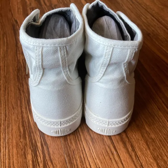 NWT Palladium Pampa HI Women’s White High-Top Sneaker/Boots
