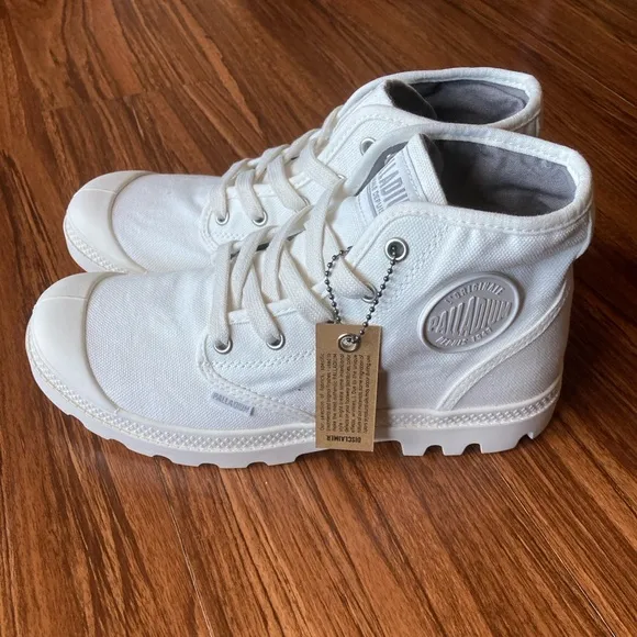 NWT Palladium Pampa HI Women’s White High-Top Sneaker/Boots