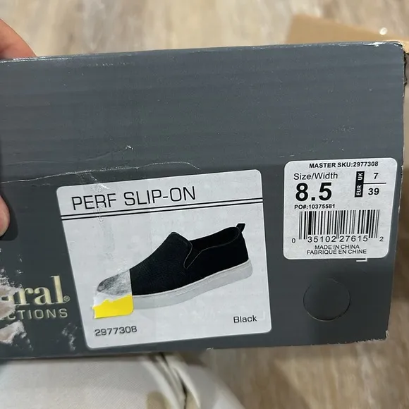 NWT perf slip on 8.5 black natural reflections sneakers