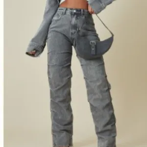 NWT - PLT Washed Grey Ruched Straight Leg Denim Jeans - Size 6