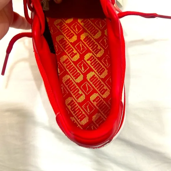 NWT Puma Red classic Sneakers size US 9