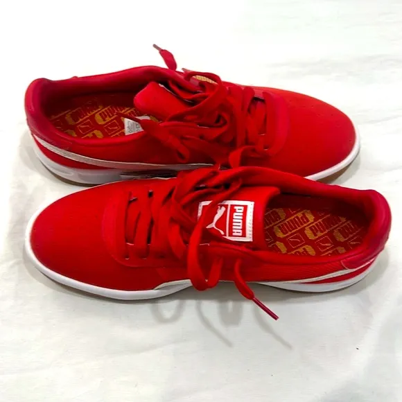 NWT Puma Red classic Sneakers size US 9