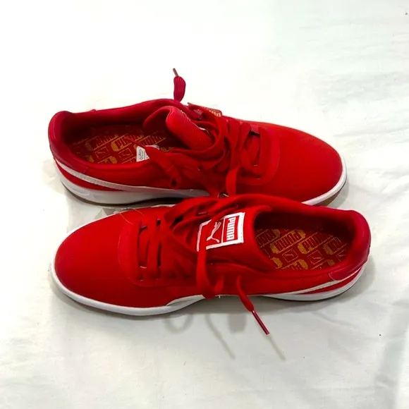 NWT Puma Red classic Sneakers size US 9